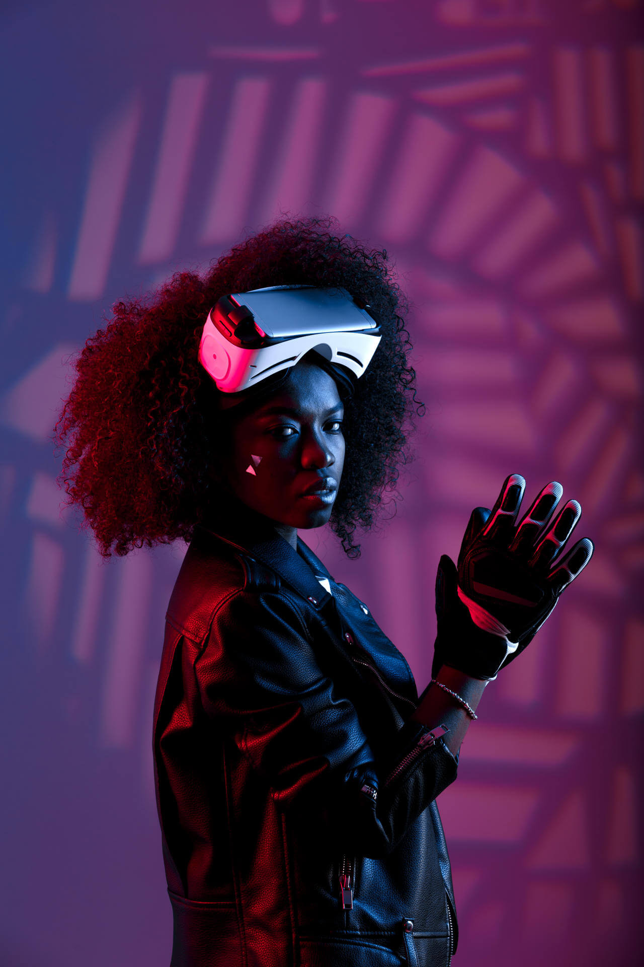 curly-dark-haired-girl-dressed-in-a-black-leather-2024-09-22-23-24-58-utc curly-dark-haired-girl-dressed-in-a-black-leather-2024-09-22-23-24-58-utc