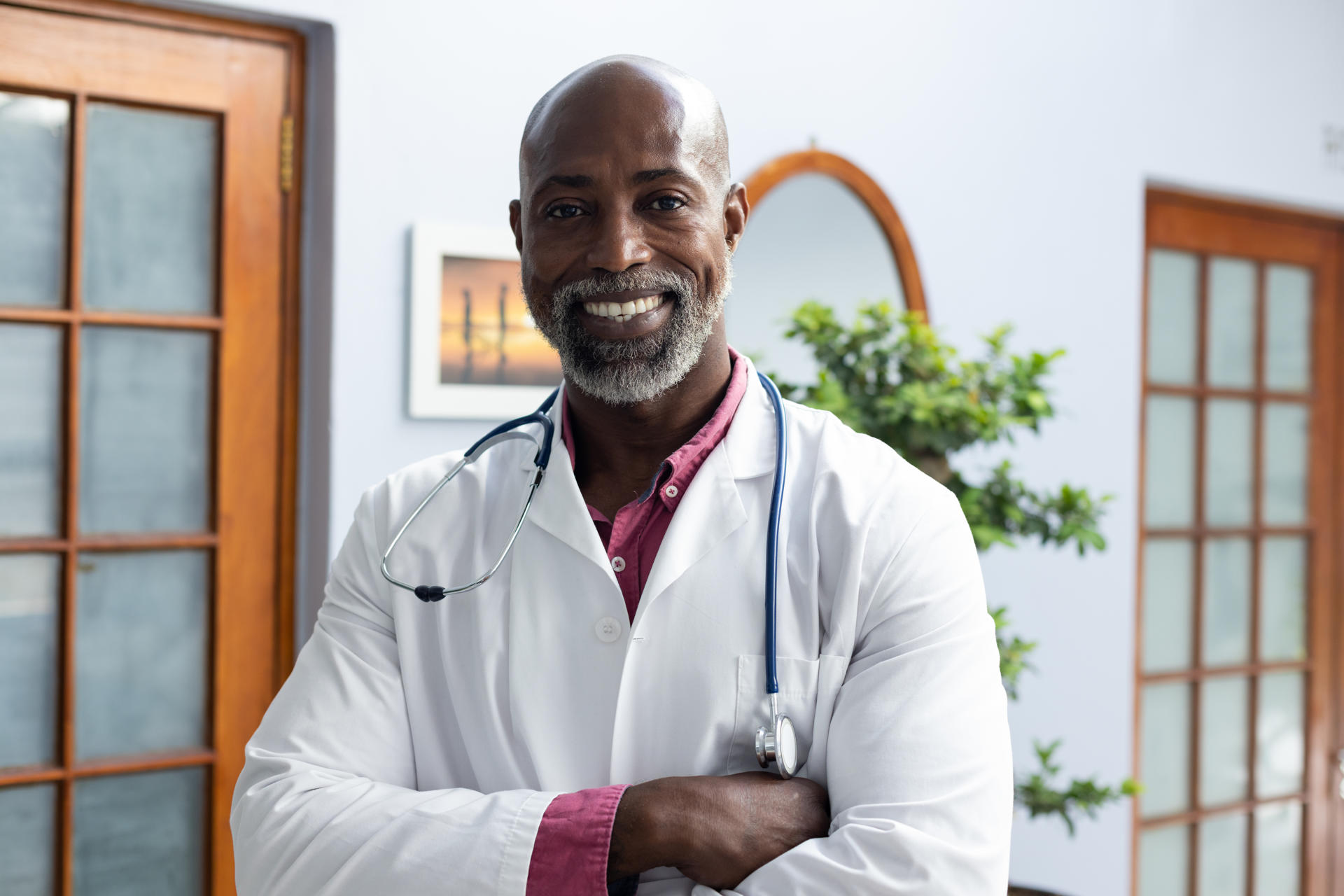 Dr. Maya specializes in internal medicine and preventive care. She’s passionate about patient education and is known for her compassionate,in online consultations.